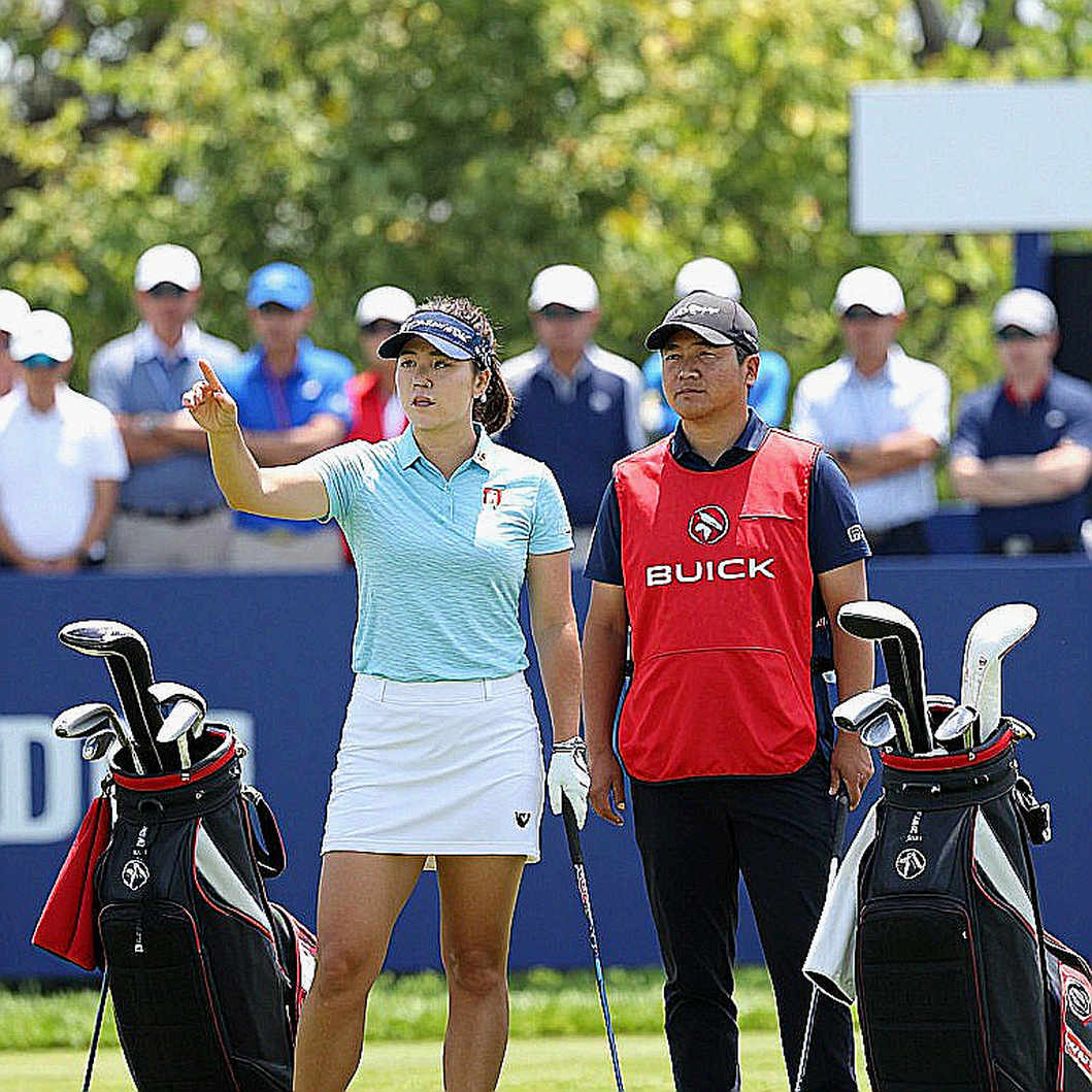 LPGA Hàn Quốc vòng 1: Davidson và Yoshida đồng hạng nhất giữa một bảng số trống