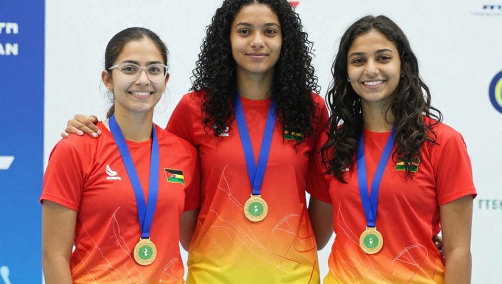 Bên trong phòng điều hành World Aquatics: Khi trọng tài bơi nghệ thuật cầm máy tính bảng chấm điểm