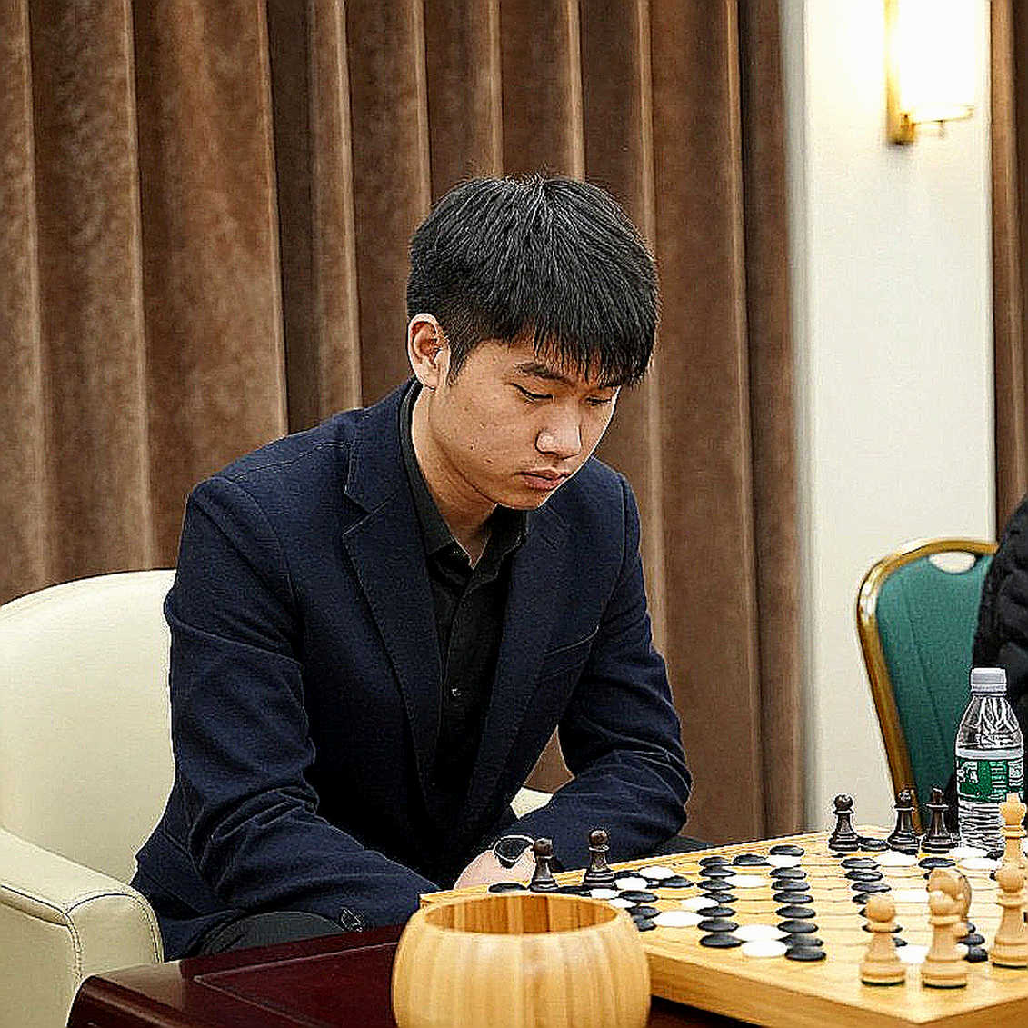 GCL 2026: Nepomniachtchi cho Carlsen một nỗi sợ trước khi đánh bại Sindarov trên đồng hồ