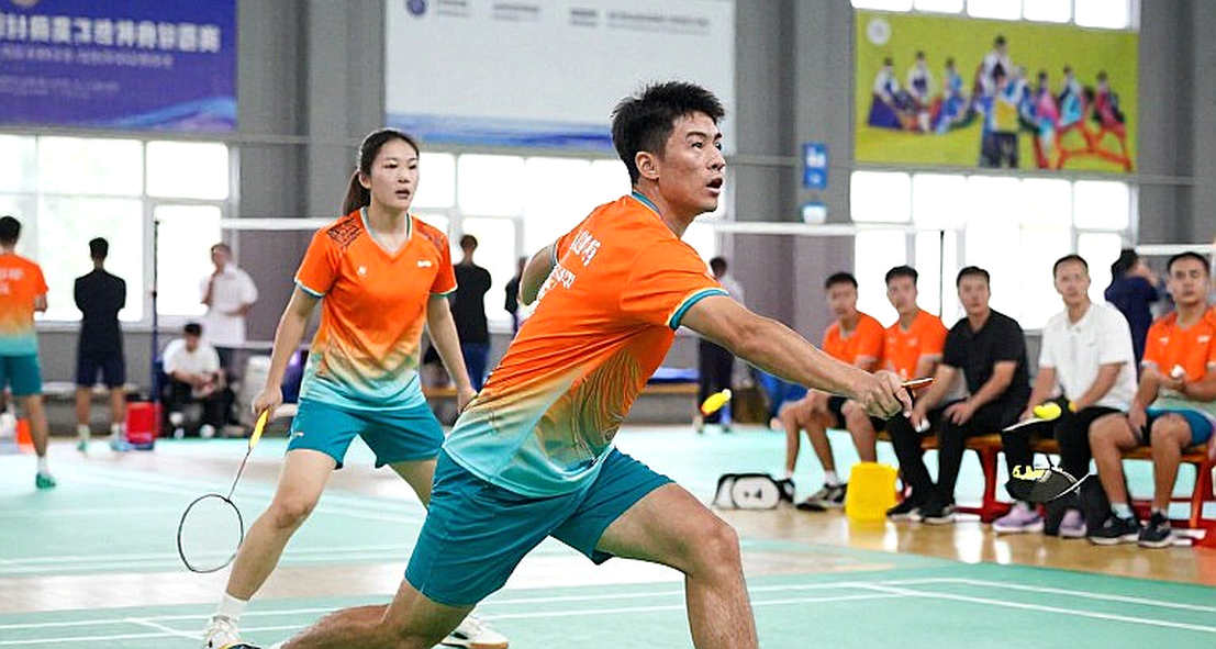 Vết rách trên báo y tế, vết nứt trong lòng đội bóng Vết rách trên báo y tế, vết nứt trong lòng đội bóng