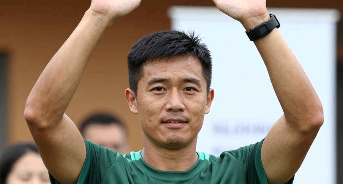 Ba trung vệ và nỗi sợ vô hình: Khi bóng đá Việt Nam chọn lá chắn thay vì lưỡi gươm