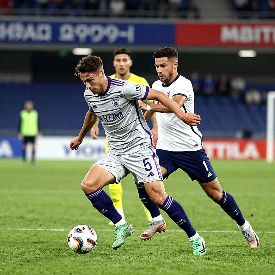 Tiếng cười ở Baku và bài toán 106 phiếu của FIFA