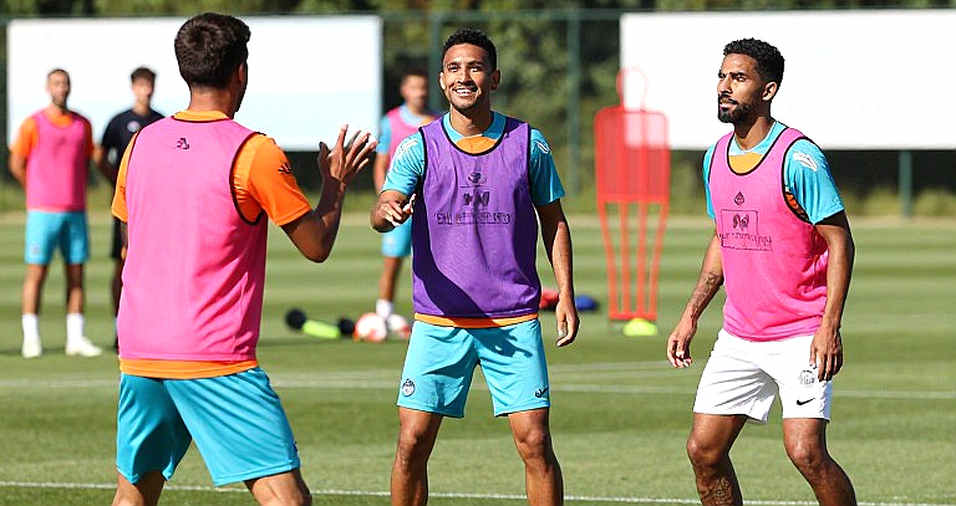 V.League và mùa chuyển nhượng: khi tiếng ồn che khuất nền móng V.League và mùa chuyển nhượng: khi tiếng ồn che khuất nền móng