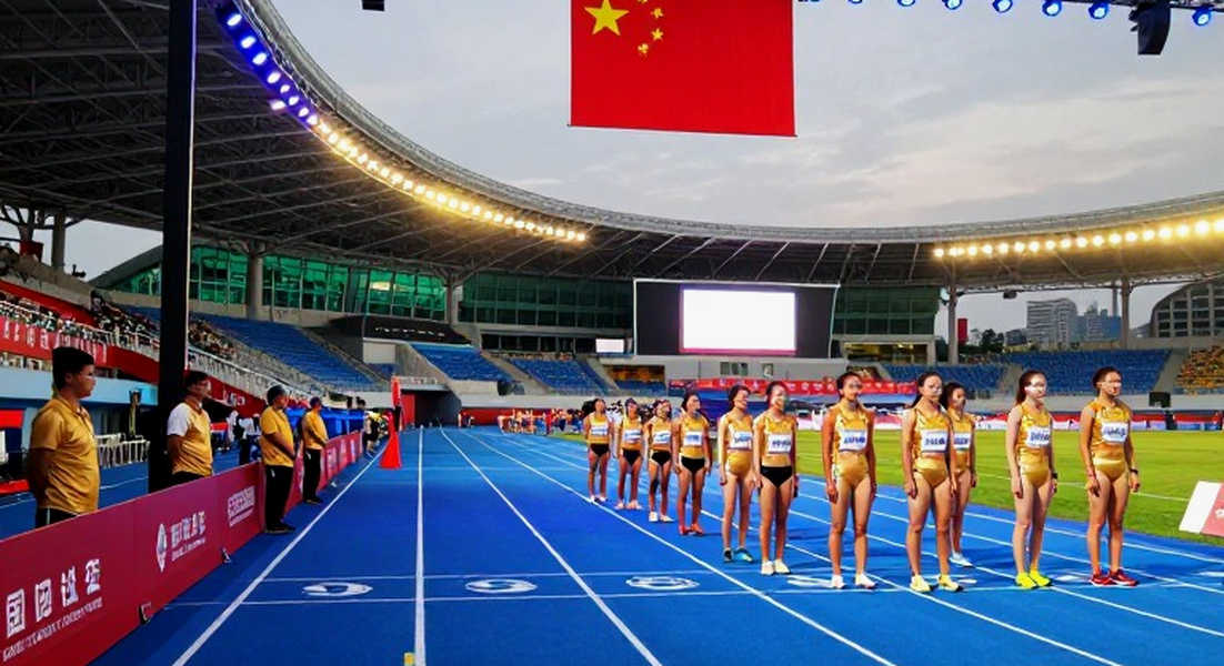 Vân Trang thắng trail 42km Y Tý: Top 2 toàn giải dù 'vác 2 quả bưởi', câu chuyện 'chạy bằng chân không chạy bằng miệng thiên hạ'